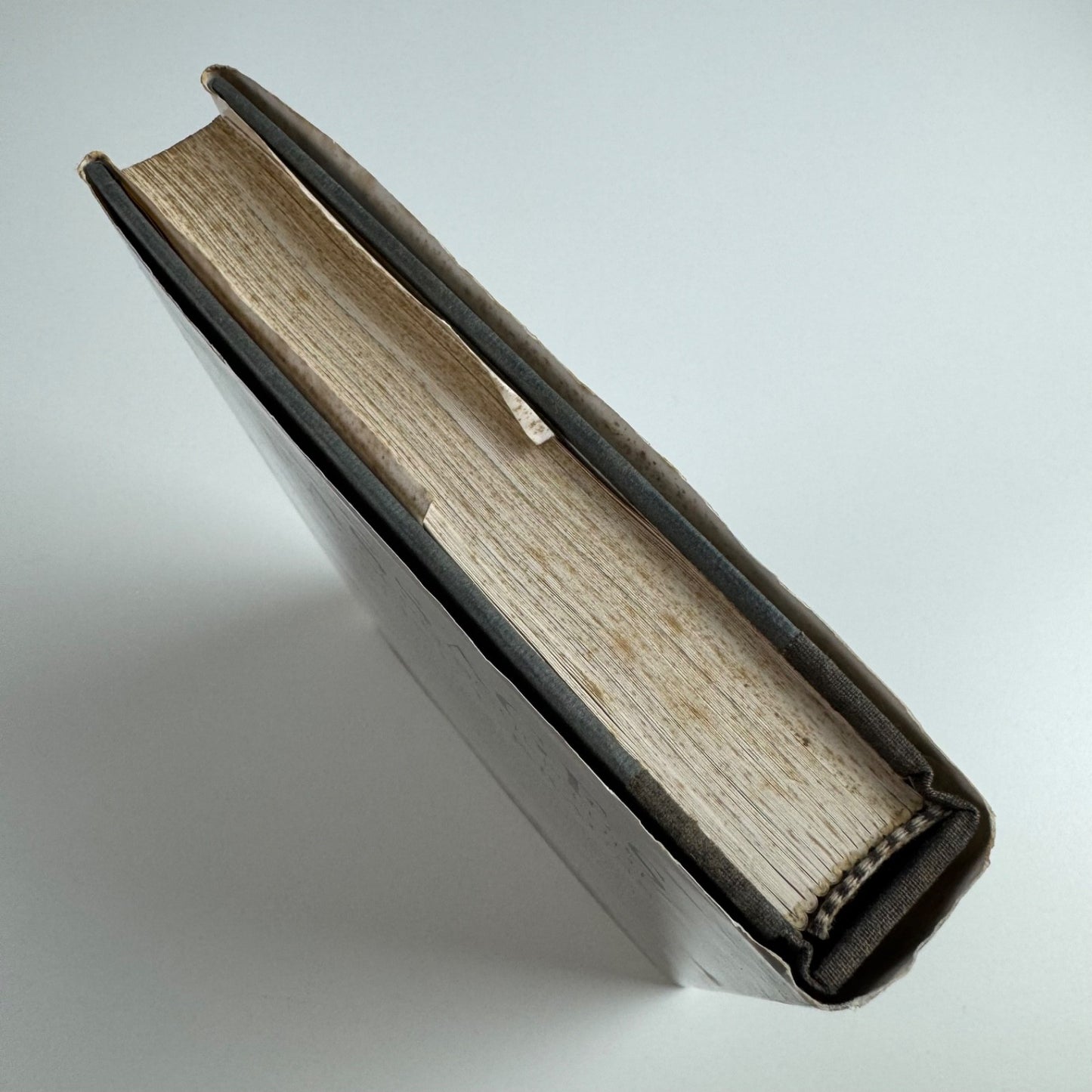 Passages in modern sculpture by Rosalind E. Krauss | Thames & Hudson, 1977