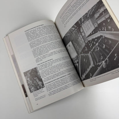 The City of London. The official guide. undated 1970/80s + Guildhall leaflet