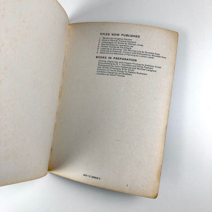 Lettering as Drawing. The Moving Line by Nicolete Gray | Oxford University Press, 1970