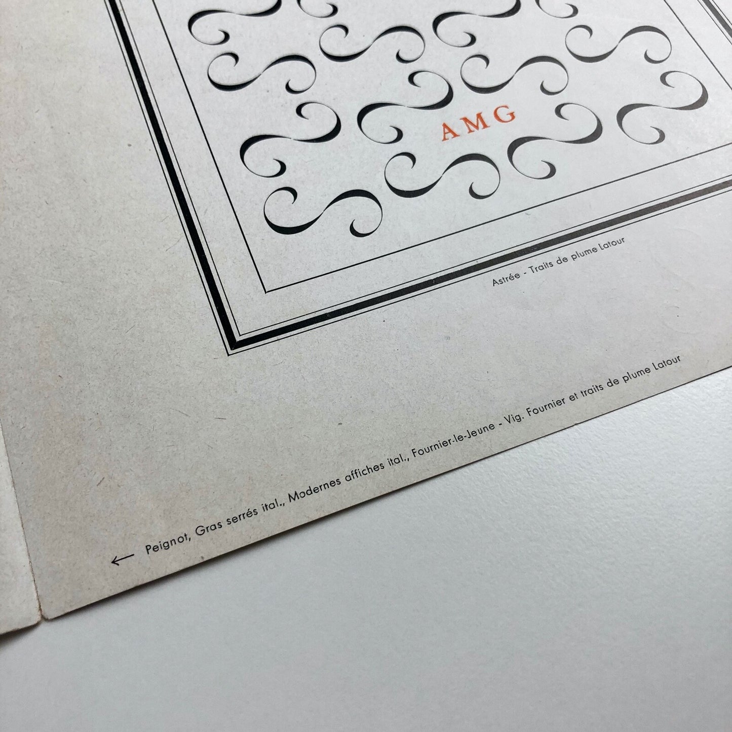 Deberny et Peignot Divertissements Typographiques | Type specimen sheet