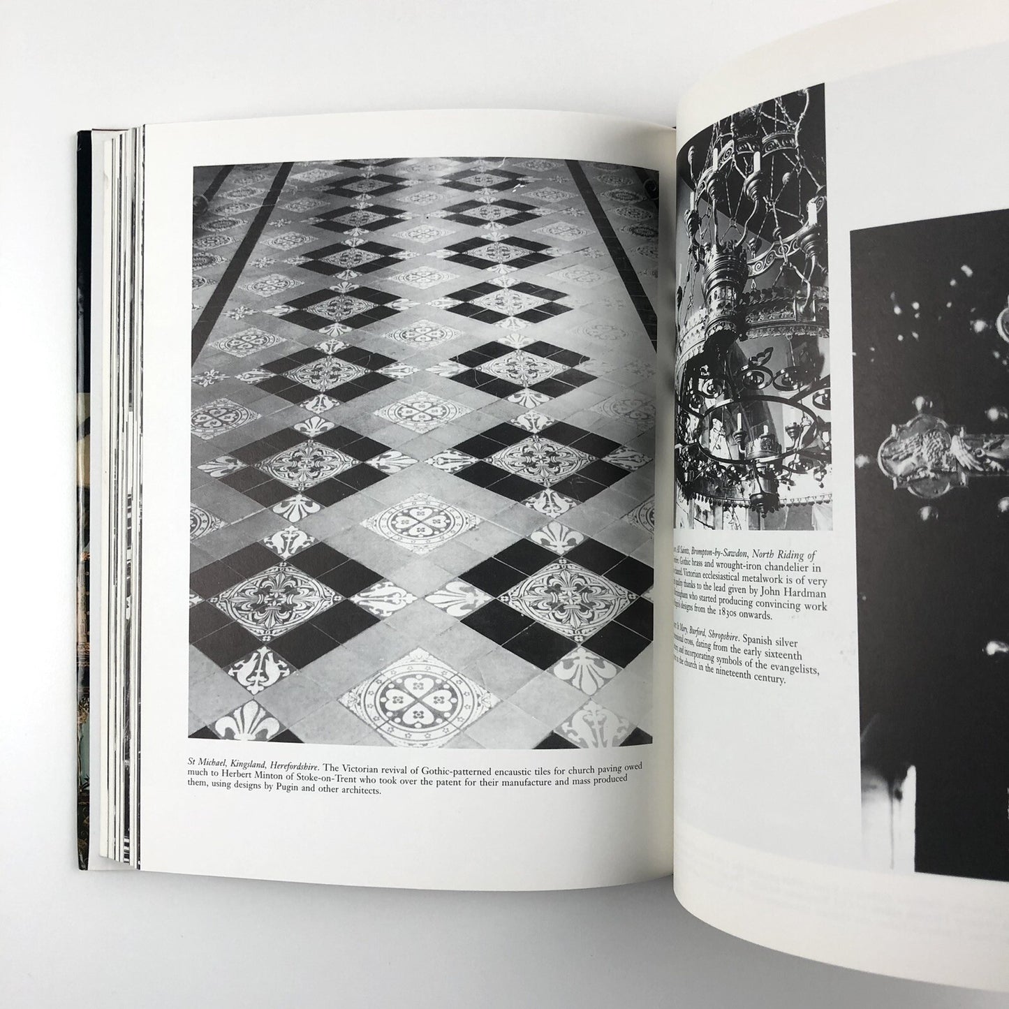 Treasures Of The English Churches text by John Martin Robinson 1995