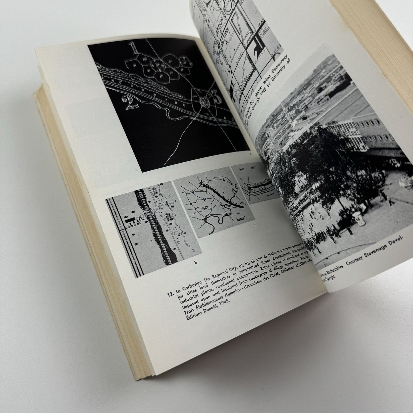 Cities and Space. The future use of urban land by Lowdon Wingo | Johns Hopkins paperback, 1969