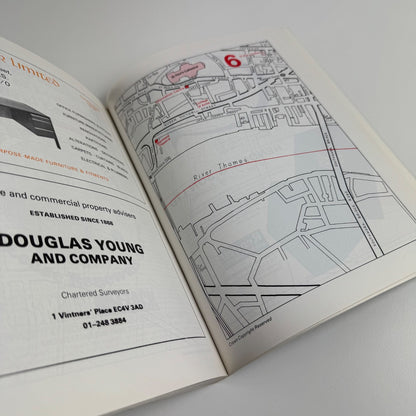 The City of London. The official guide. undated 1970/80s + Guildhall leaflet