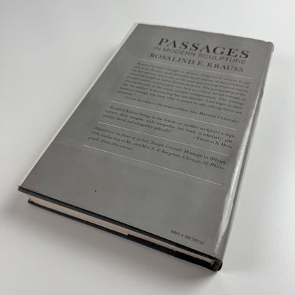 Passages in modern sculpture by Rosalind E. Krauss | Thames & Hudson, 1977