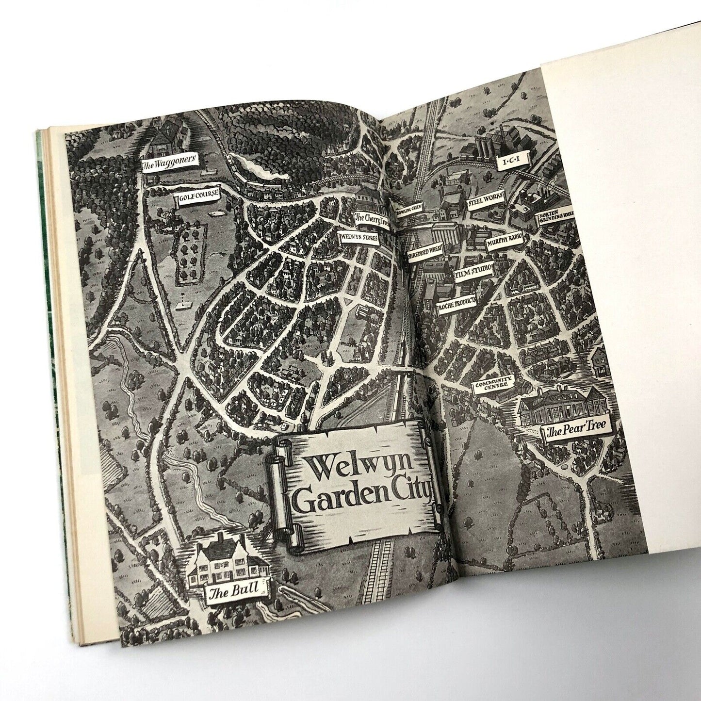 The Inn and the Garden City | Elizabeth & Gilbert McAllister | B T Batsford, 1948