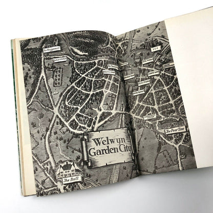 The Inn and the Garden City | Elizabeth & Gilbert McAllister | B T Batsford, 1948