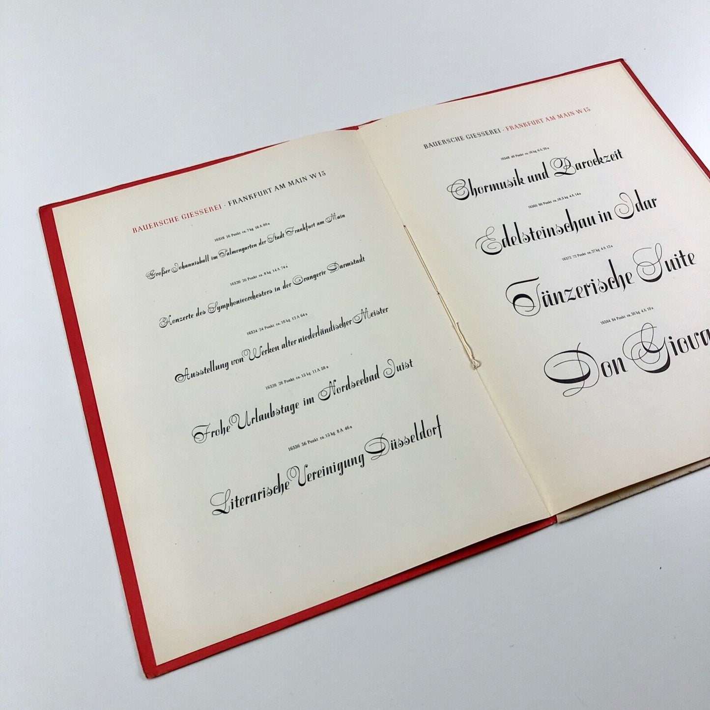 Symphonie type specimen booklet | Bauersche Giesserei | designer Imre Reiner, undated