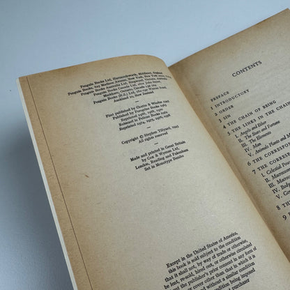 The Elizabethan World Picture by E.M.W. Tillyard | Pelican, 1978