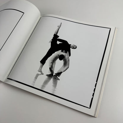Breaking Bounds. The Dance Photography of Lois Greenfield by William A. Ewing | Thames & Hudson, 1992