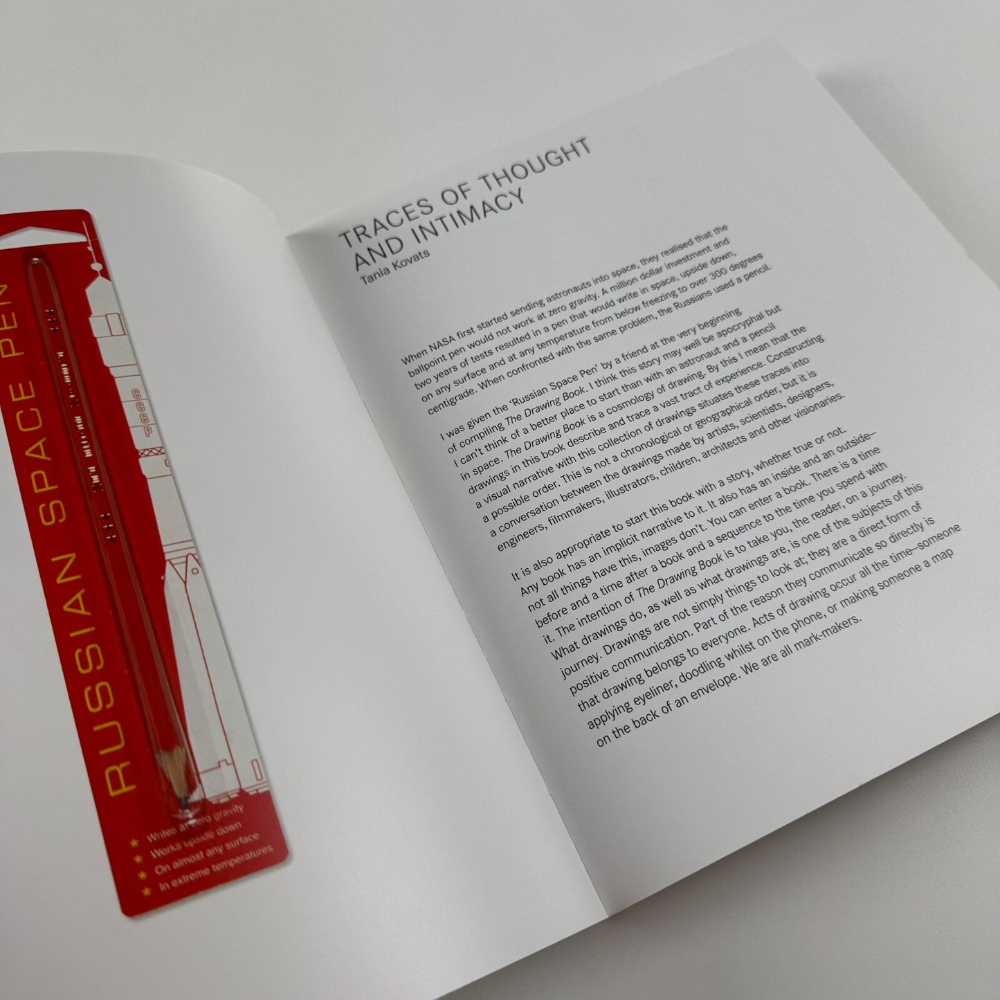 The Drawing Book. A survey of the primary means of expression ed Tania Kovats