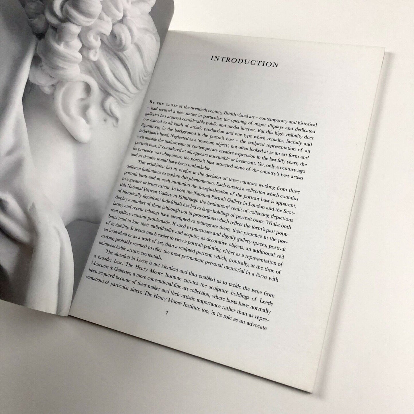 Return to Life. A new look at the portrait bust | Henry Moore Institute, National Portrait Gallery, London and Scottish National Portrait Gallery, Edinburgh 2001 | With essays by Malcolm Baker and John Gage