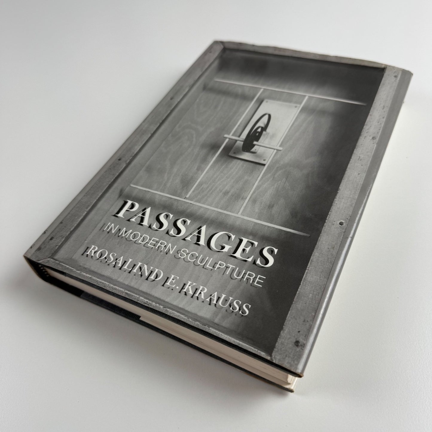 Passages in modern sculpture by Rosalind E. Krauss | Thames & Hudson, 1977