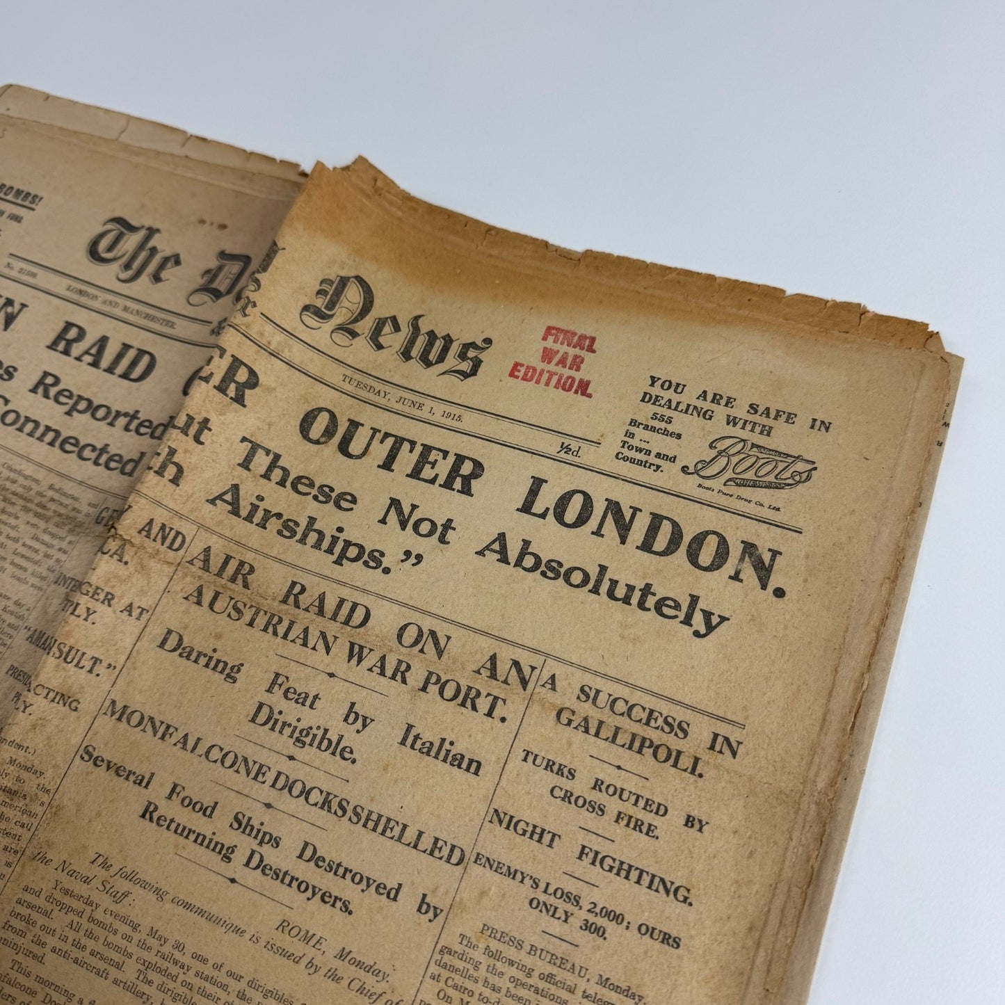 The Daily News newspaper ‘Zeppelin raid over outer London’ No 21599 1 June 1915. Final War Edition