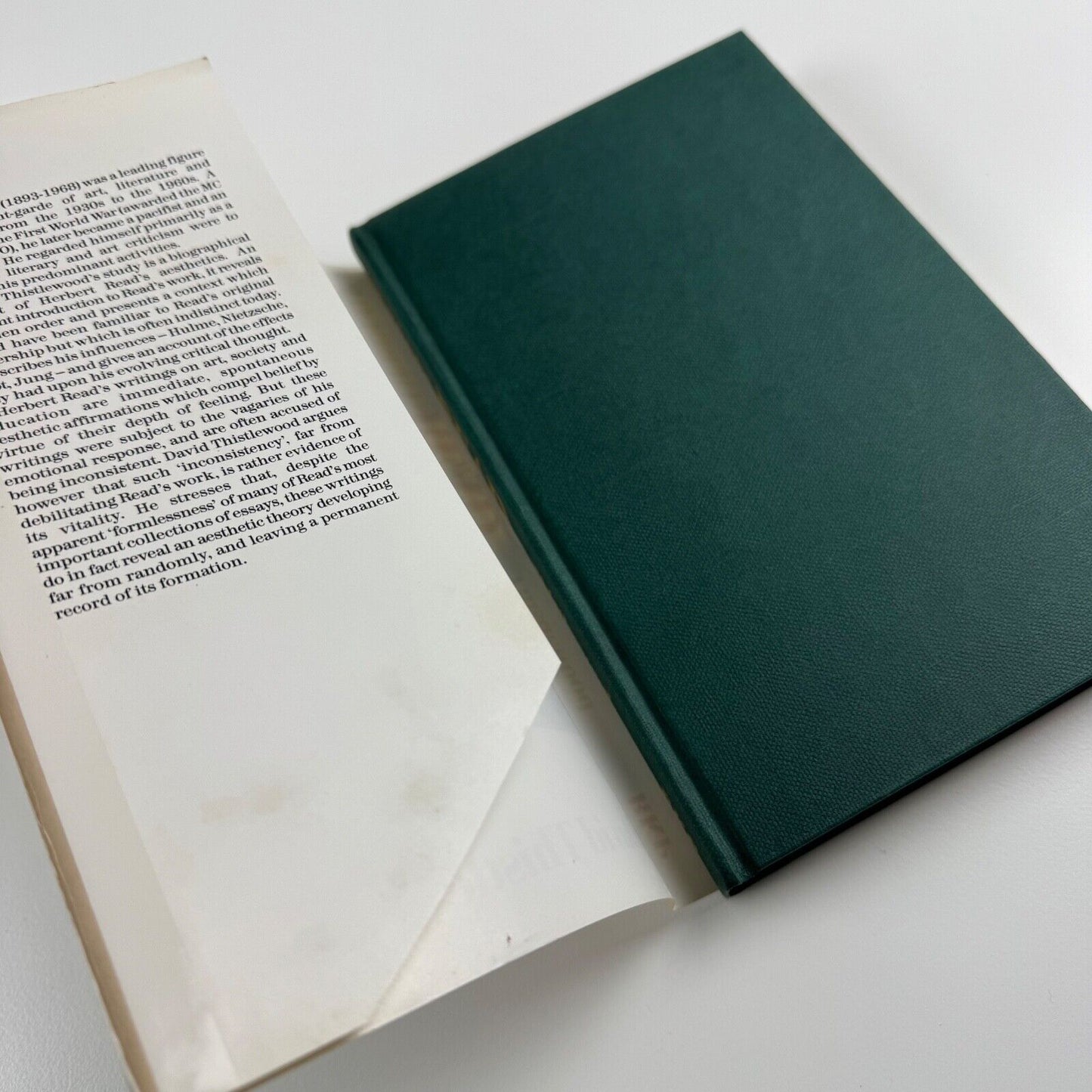 Herbert Read. Formlessness and Form. An introduction to his aesthetics by David Thistlewood | Routledge & Kegan Paul, 1984