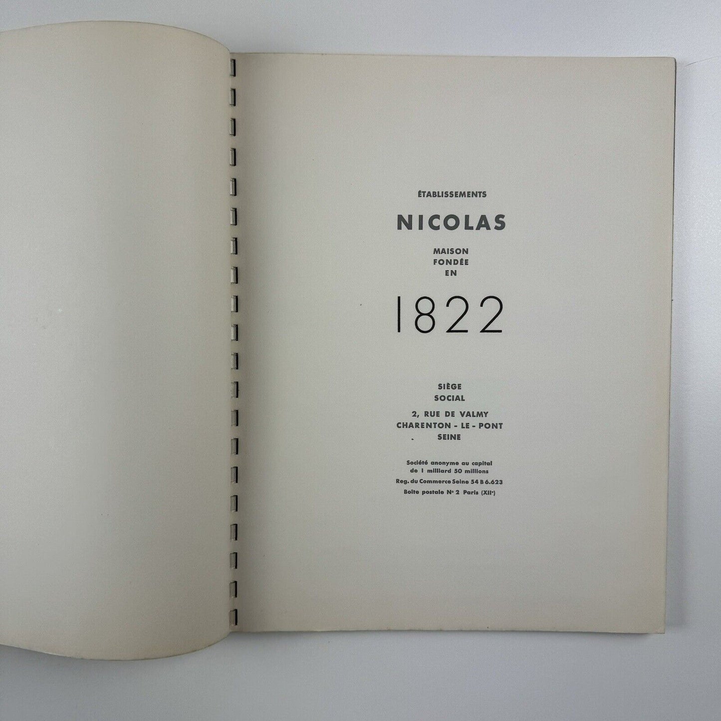 Établissements Nicolas: Maison Fondee En 1822 | Published by Societe Anonyme Au Capitale, 1955 edition | design by Alfred Latour | Draeger, 1955