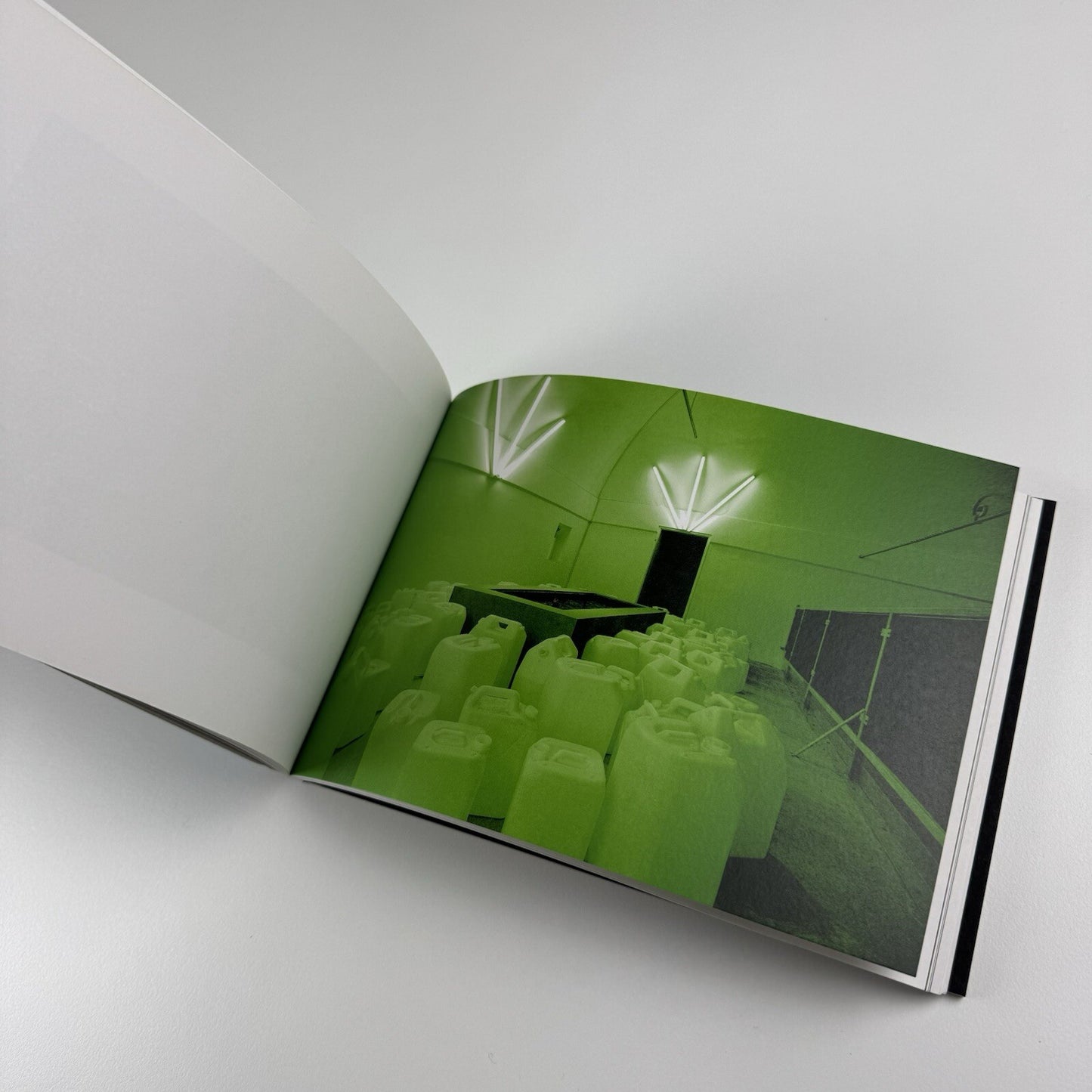 The Promise of Loss. A contemporary index of Iran | Exhibition catalogue, Galerie Hilger BrotKunsthalle, Vienna | By Shaheen Merali, 2009