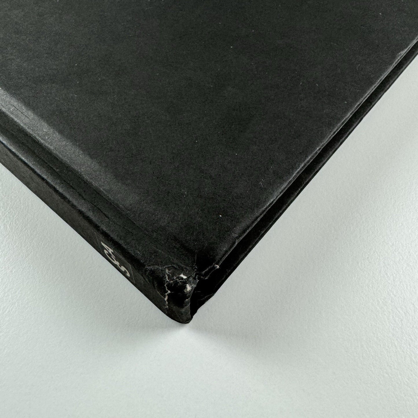 Luc Tuymans. Display | Helsinki Kunsthalle and Centro de Arte de Salamanca | 2003-04 exhibition catalogue