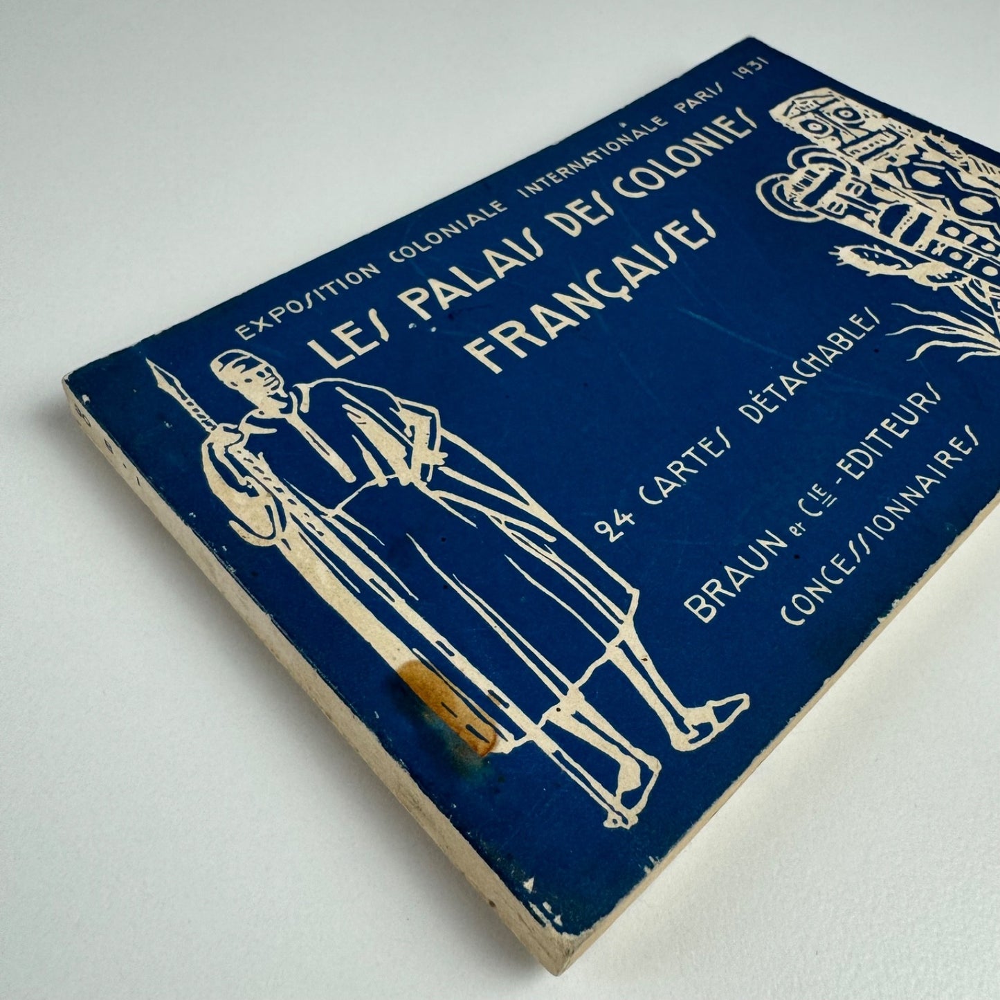 Souvenir 24 postcards. Exposition Coloniale Internationale Les Palais Françaises, Paris, 1931