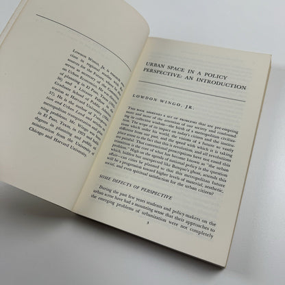 Cities and Space. The future use of urban land by Lowdon Wingo | Johns Hopkins paperback, 1969