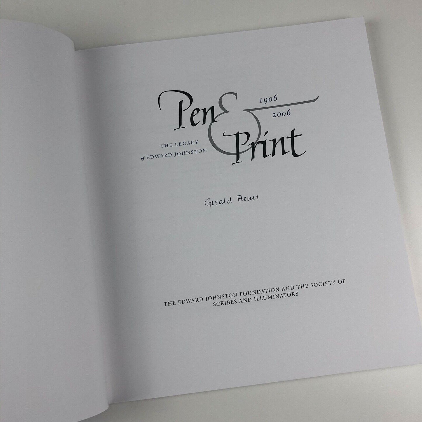 Pen & Print. The Legacy of Edward Johnston 1906-2006 | The Edward Johnston Foundation and the Society of Scribes and Illuminators, 2006 | signed by Gerald Fleuss