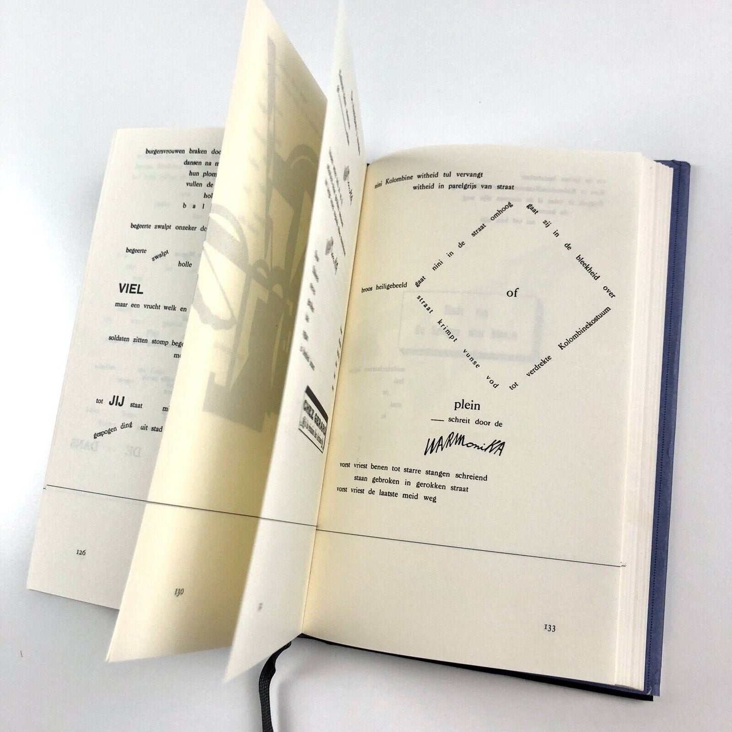 Bezette stad. Nagelaten gedichten [concrete poetry] by Paul van Ostaijen, 2010