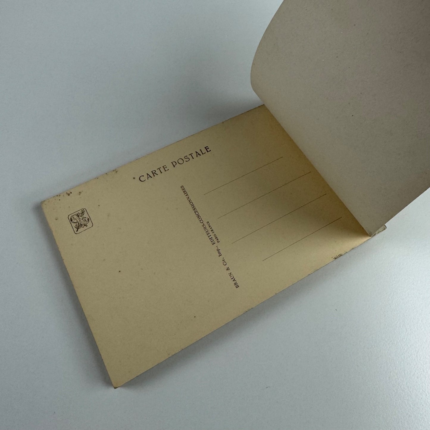 Souvenir 24 postcards. Exposition Coloniale Internationale Les Palais Françaises, Paris, 1931