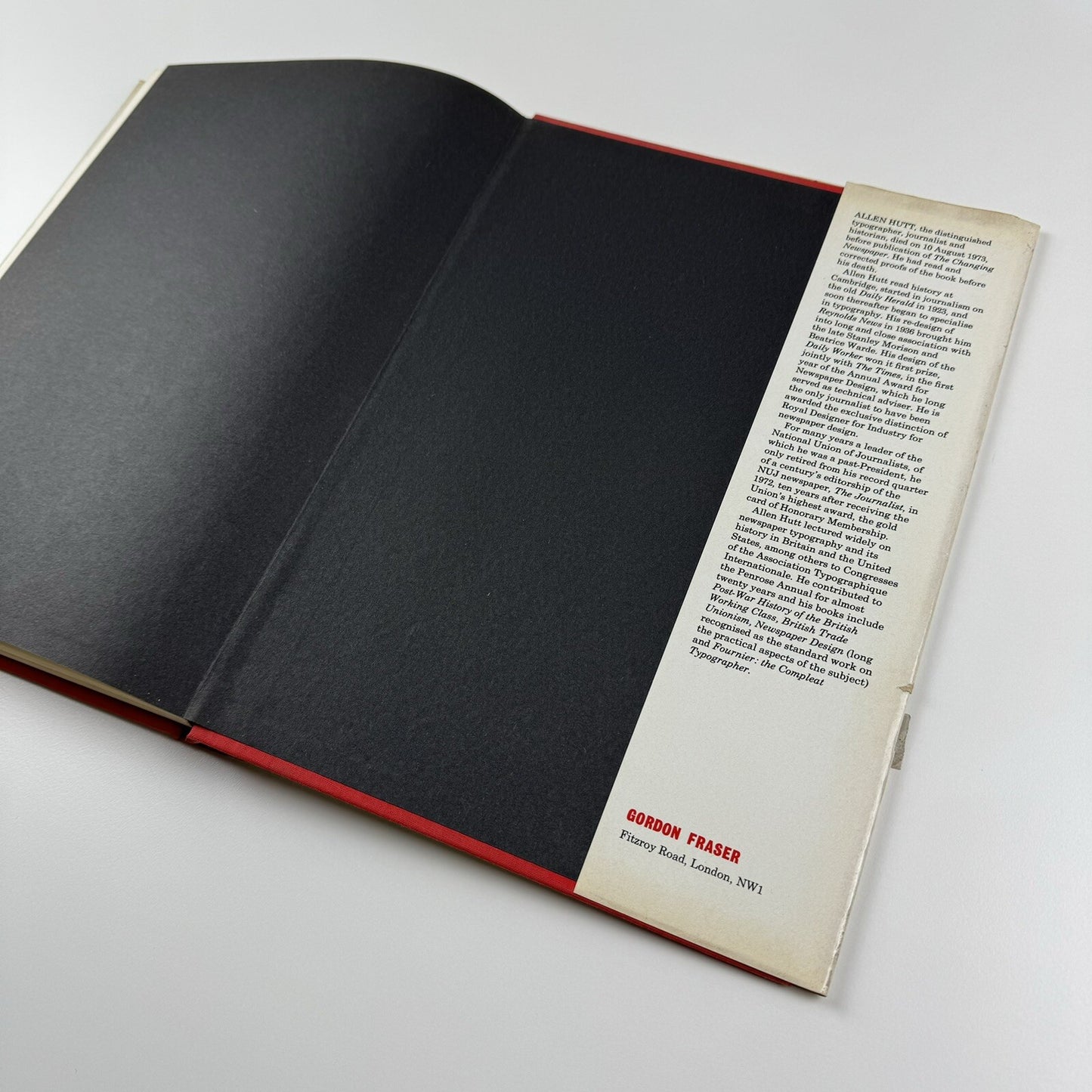 The Changing Newspaper – Typographic trends in Britain and America | Allen Hutt | Gordon Fraser, 1973