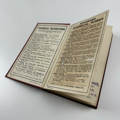 How to write signs, tickets and posters editor Paul N. Hasluck | Cassell & Co, 1914 [Copus & Sons]