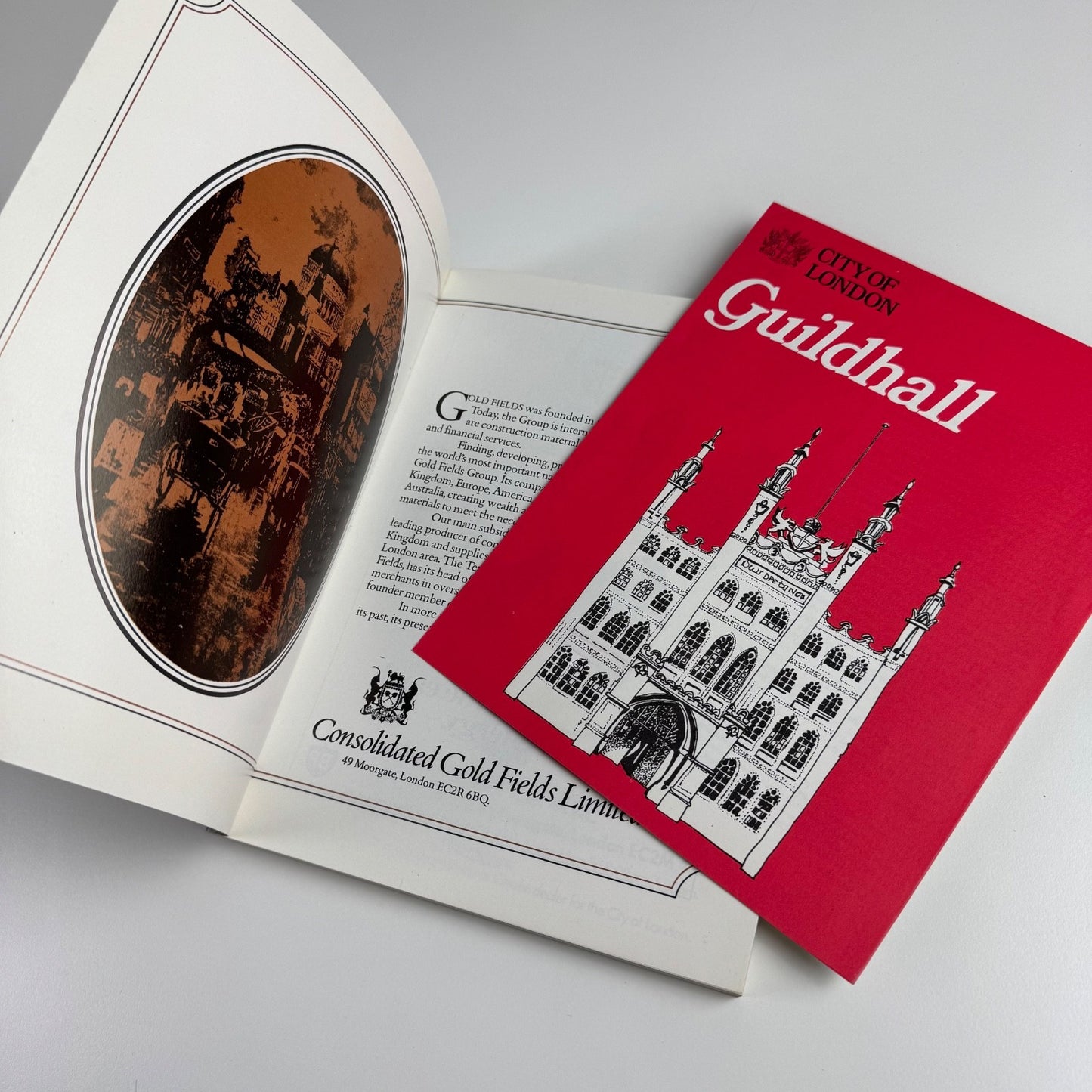 The City of London. The official guide. undated 1970/80s + Guildhall leaflet