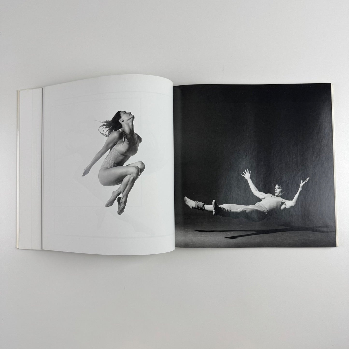 Breaking Bounds. The Dance Photography of Lois Greenfield by William A. Ewing | Thames & Hudson, 1992