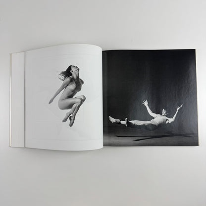 Breaking Bounds. The Dance Photography of Lois Greenfield by William A. Ewing | Thames & Hudson, 1992