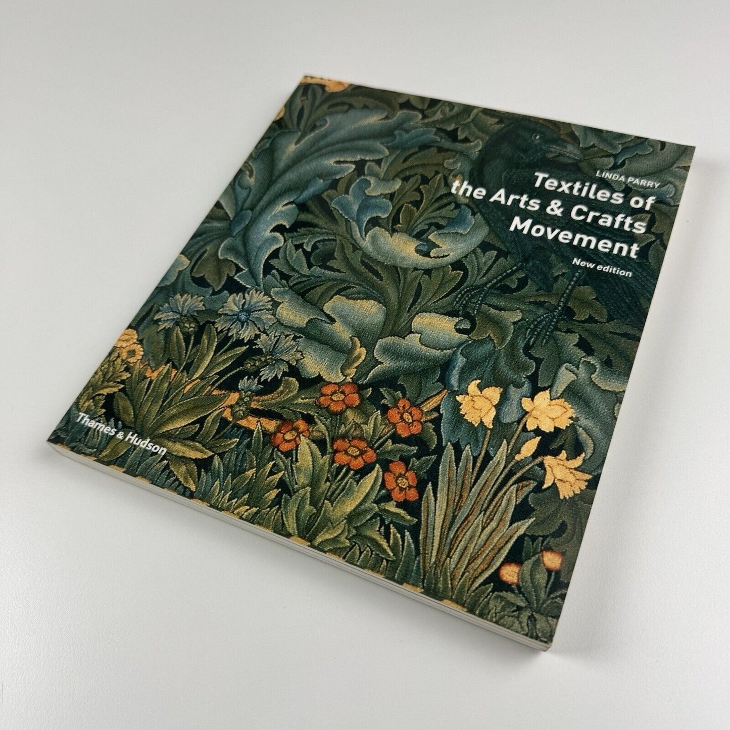 Textiles of the Arts & Crafts Movement by Linda Parry | Thames & Hudson, 2005 new edition