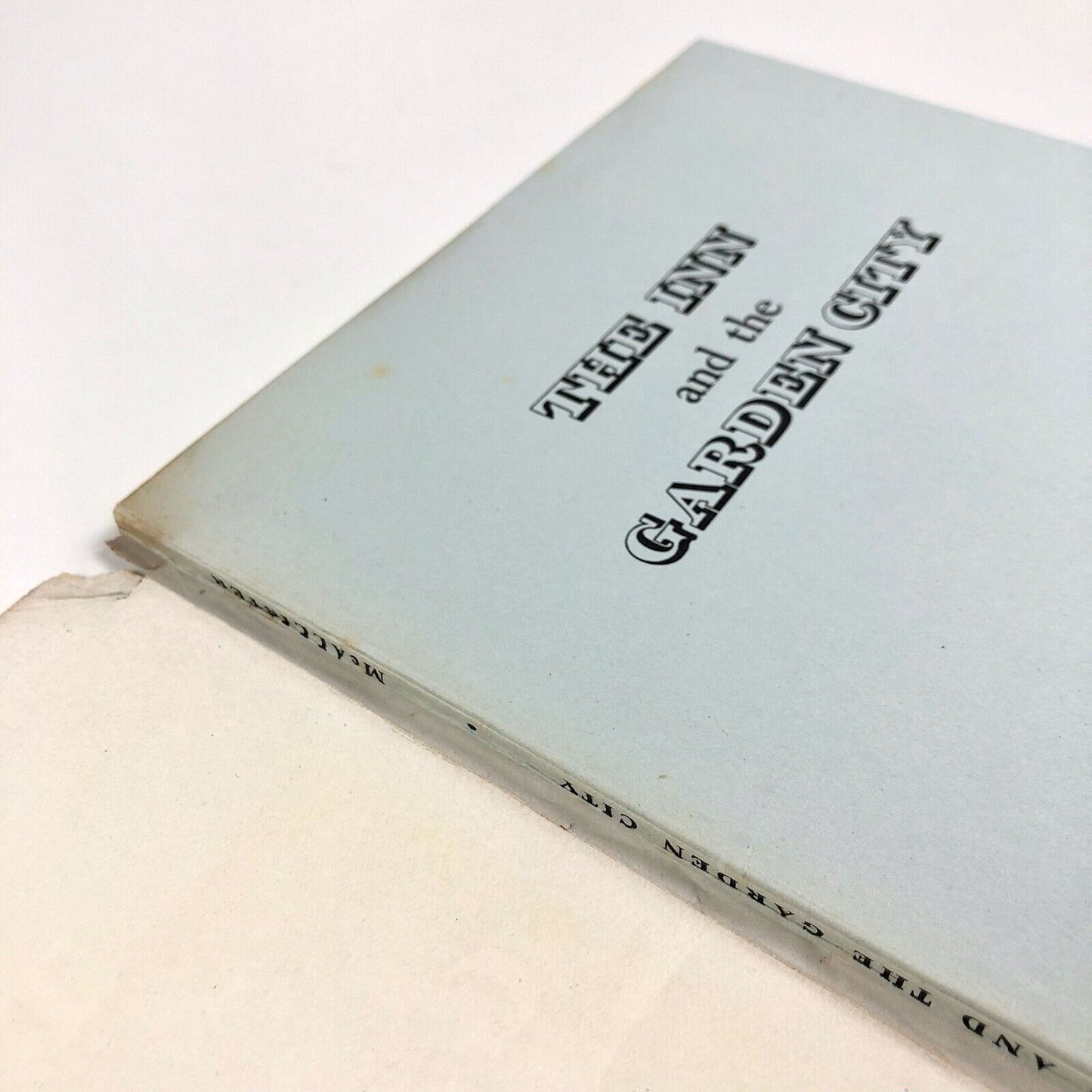 The Inn and the Garden City | Elizabeth & Gilbert McAllister | B T Batsford, 1948