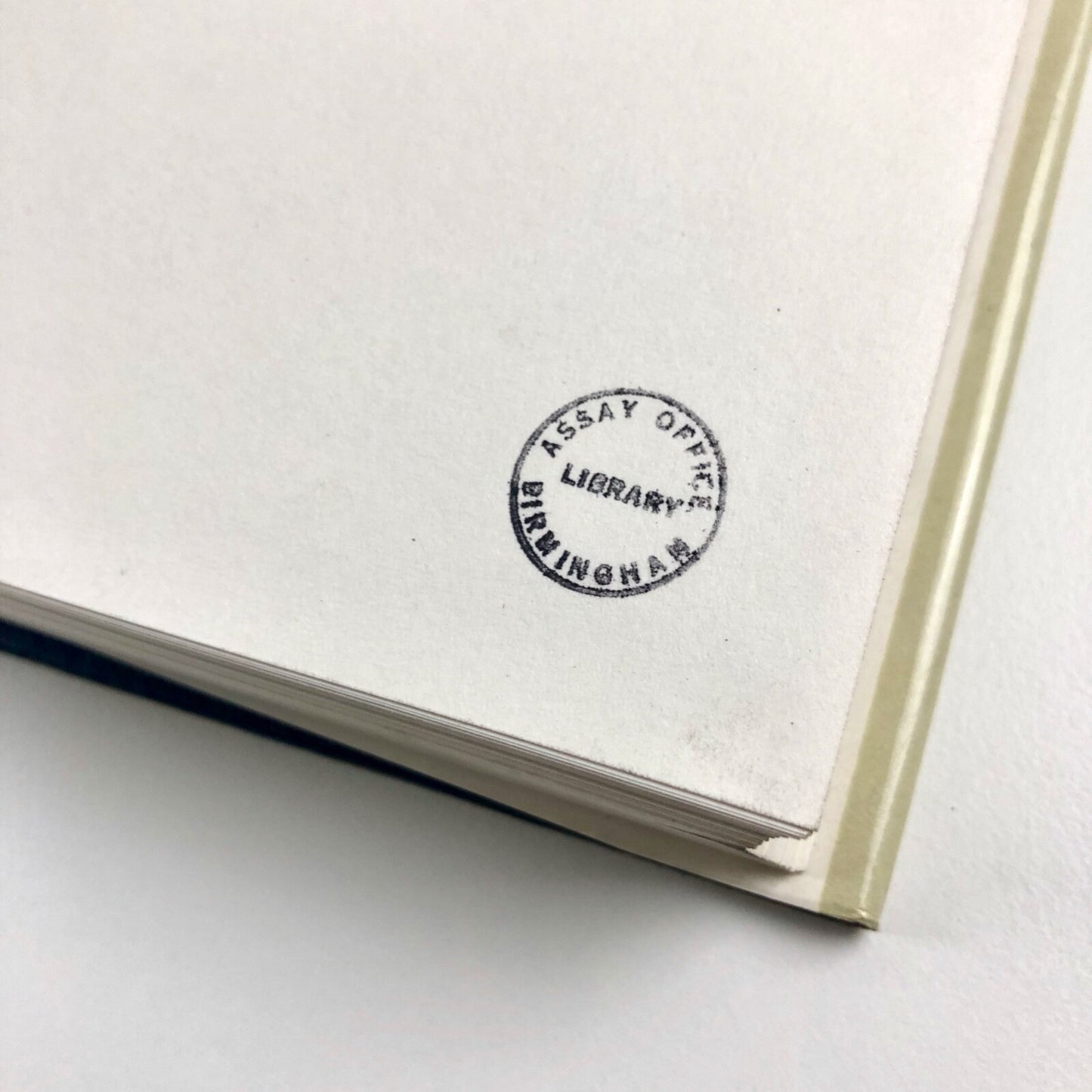An Illustrated Dictionary of Silverware by Harold Newman | Thames & Hudson, 1987