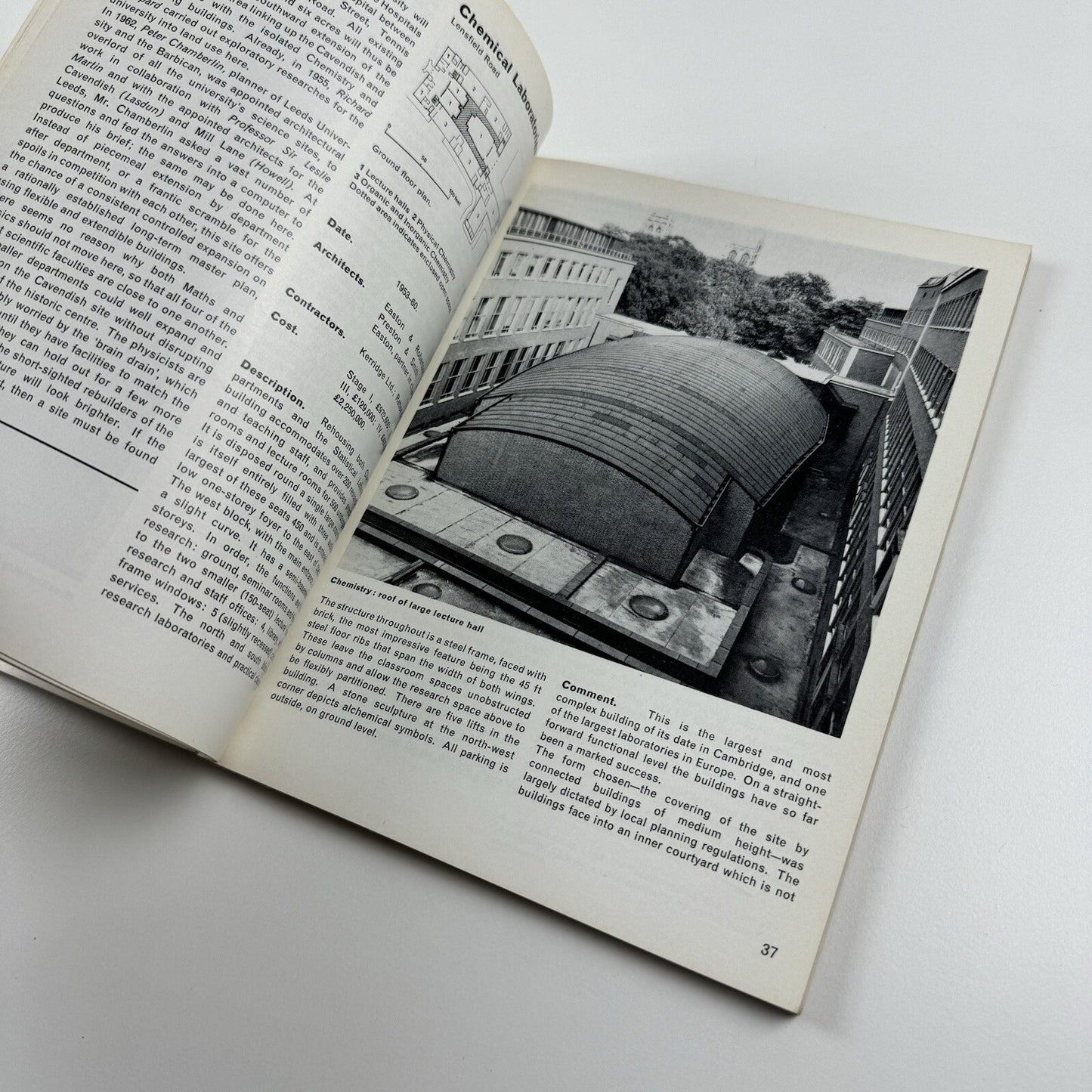 Cambridge New Architecture. A guide to modern buildings | Nikolaus Pevsner, 1964