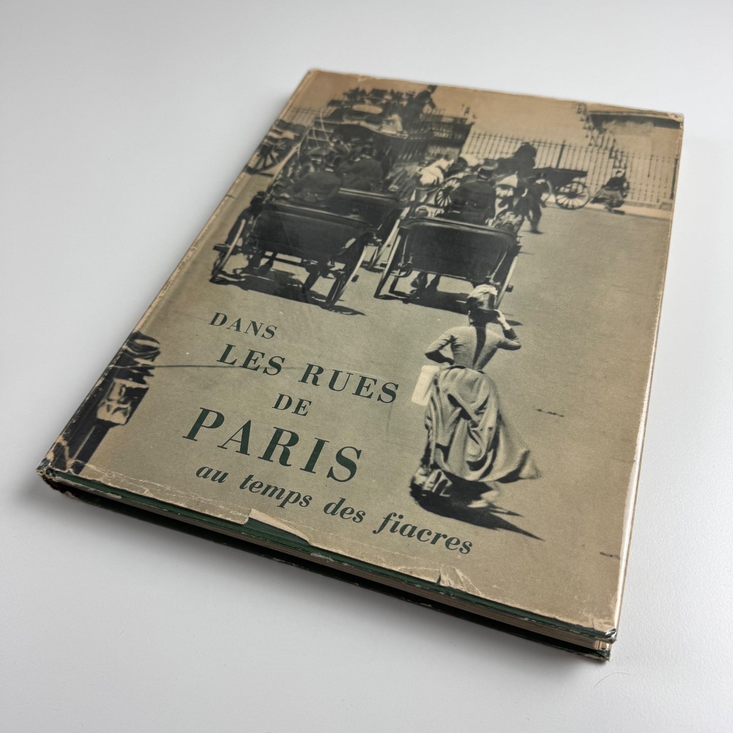 Dans les rues de Paris au temps des fiacres 1950