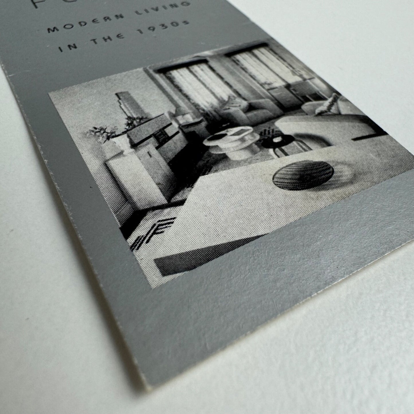 Bookmark How to live in a flat. Modern Living in the 1930s MODA 2004