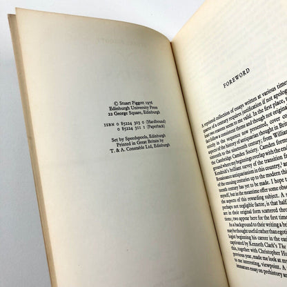 Ruins in a Landscape. Essays in Antiquarianism by Stuart Piggott | University Press, Edinburgh, 1976