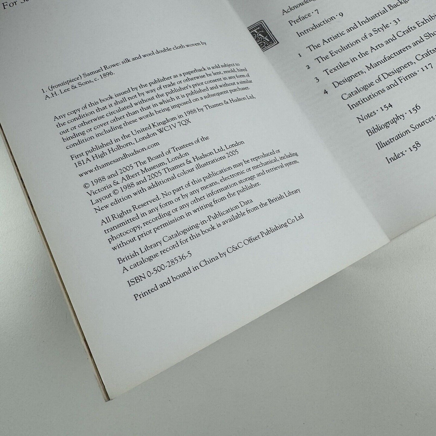 Textiles of the Arts & Crafts Movement by Linda Parry | Thames & Hudson, 2005 new edition