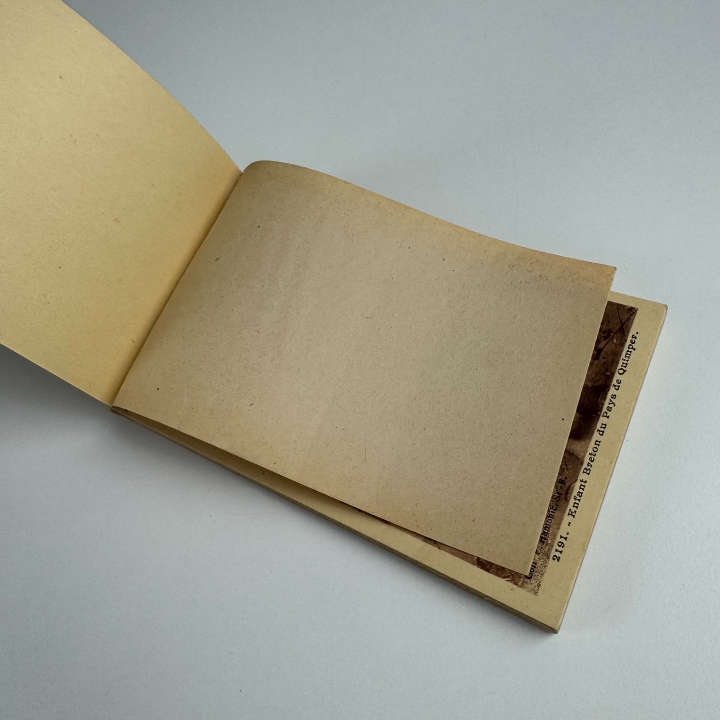 Small booklet/souvenir with twenty postcards 'Costumes Bretons' Bretony | Editions E. Hamonic