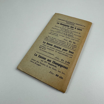 Petit Atlas Des Champignons. Delachaux & Niestlé. Neuchâtel. Undated believed to date from 1900. Text in French. Small pocket sized book with fold out pages