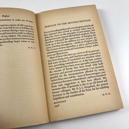 Mind the Stop. A brief guide to punctuation by G.V Carey | Pelican Books, 1971