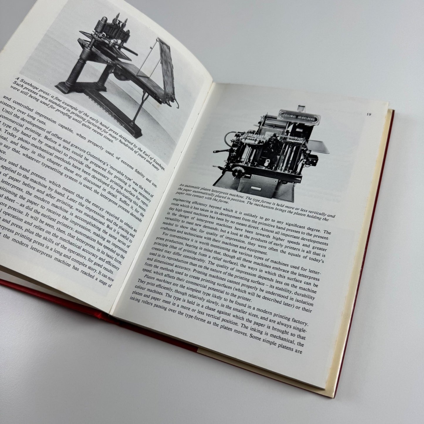 An approach to print. A basic guide to the printing processes Roy Brewer 1971