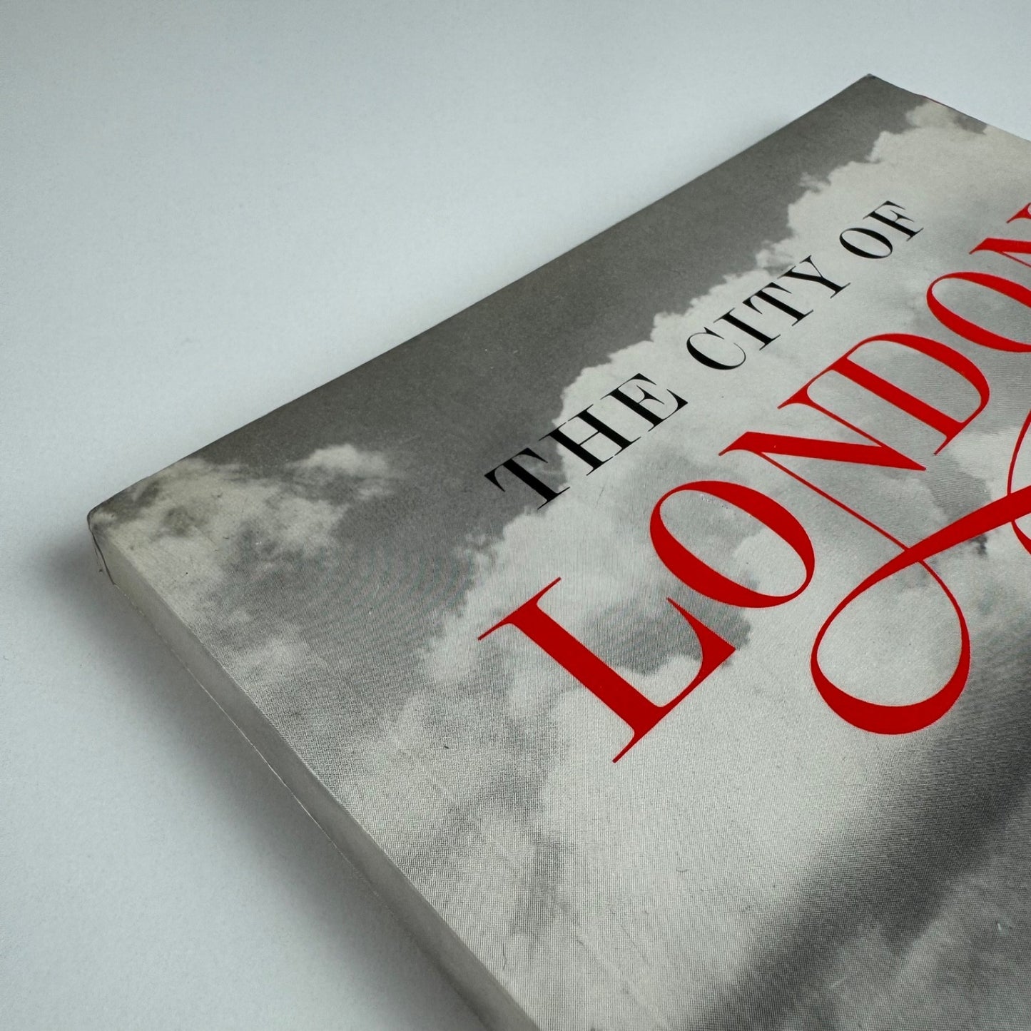 The City of London. The official guide. undated 1970/80s + Guildhall leaflet