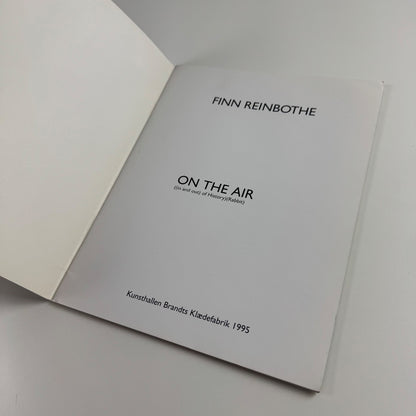 Finn Reinbothe. On the air ((in and out) of History (Rabbit) Kunsthallen 1995