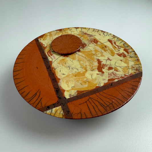 Ceramic vessel by artists and studio ceramicist Ellen Rijsdorp | Kruithuis Keramiek Netherlandish, c.1990