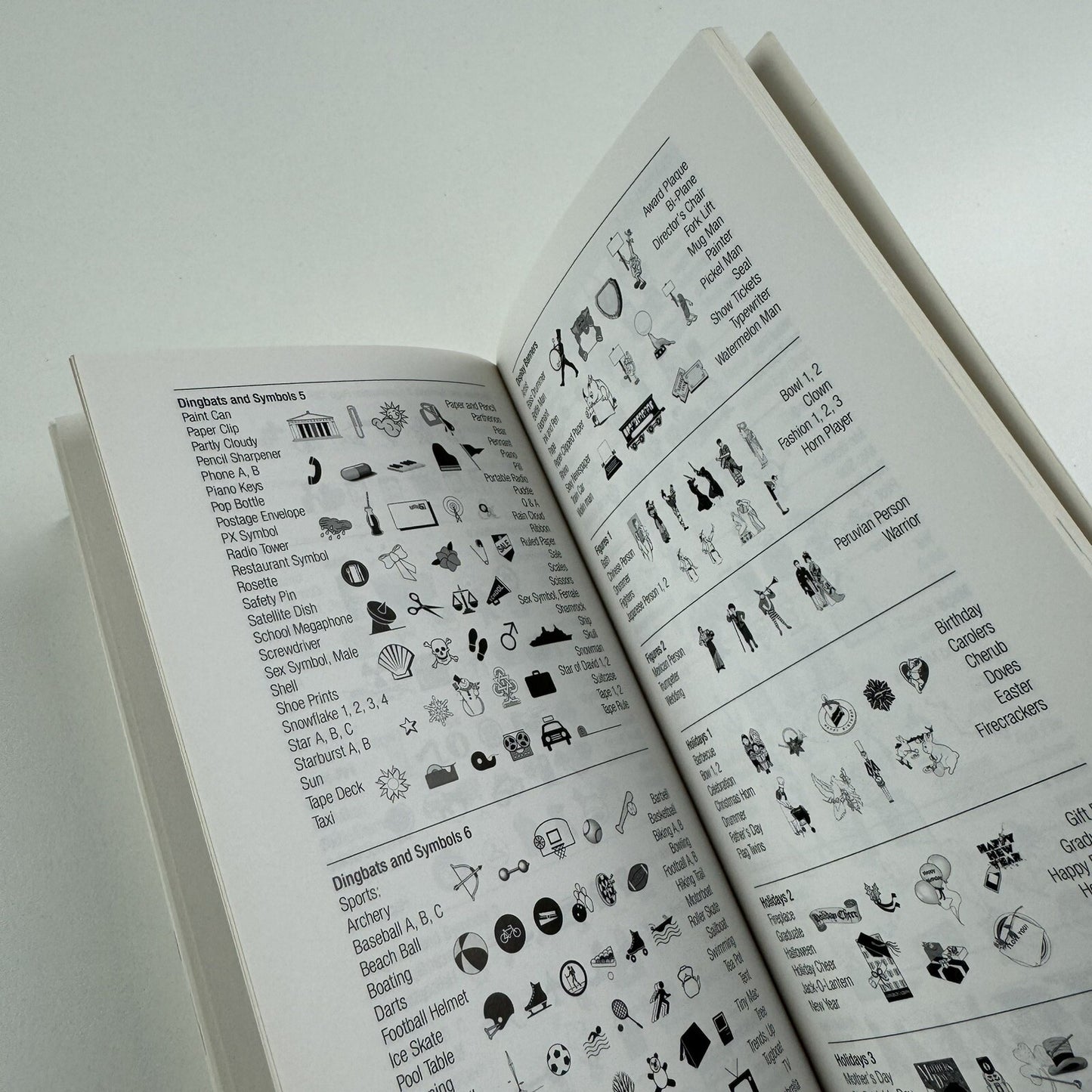 Linotype-Hell | Type overview – PostScript Typefaces for Electronic Publishing, 1993 booklet