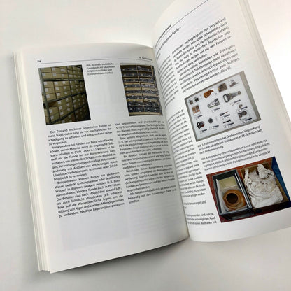 Archäologische im Museum. Archäologische Funde im museum. Erfassen, restaurieren, präsentieren | Landesstelle fur die nichtstaatlichen Museen in Bayern | Museums Bausteine, 2007.