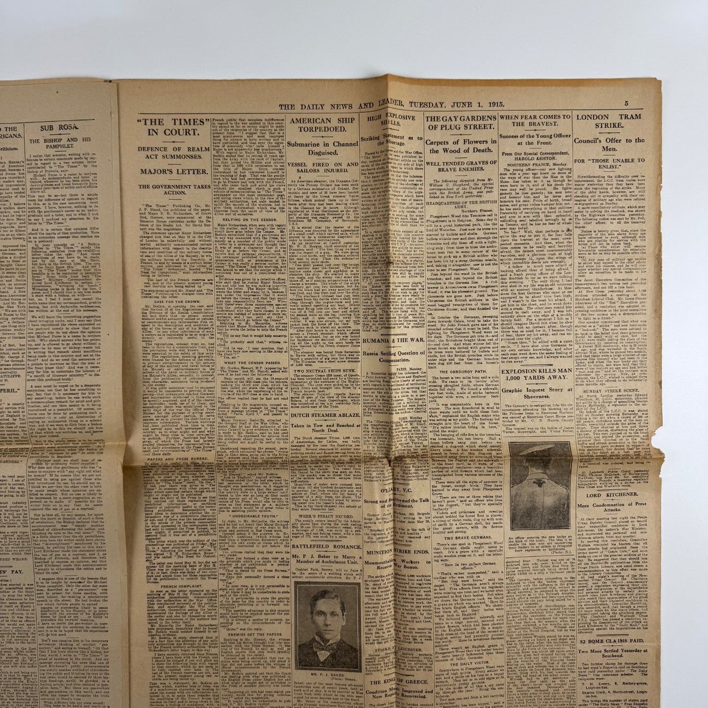 The Daily News newspaper ‘Zeppelin raid over outer London’ No 21599 1 June 1915. Final War Edition