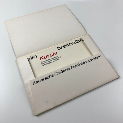 Folio Breithalbfette Kursiv. Bauersche Giesserei type specimen folder & contents